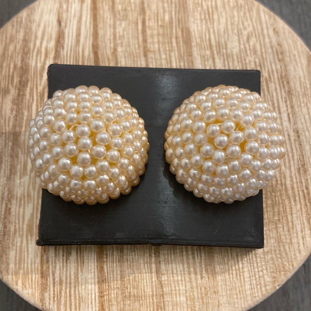 NWT Fashion Earrings Pearl Cluster Stud‎ Earrings - Ivory